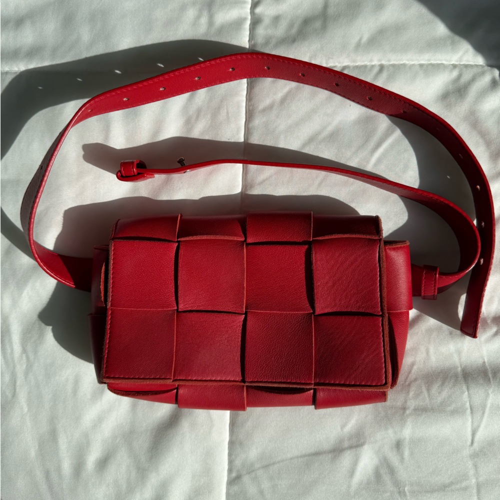 Bottega Veneta Red Cassette Belt Leather Bag - Picture 2 of 9